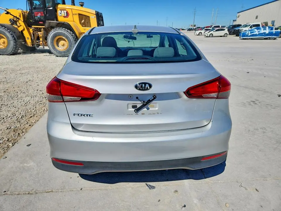 2017 KIA FORTE LX  