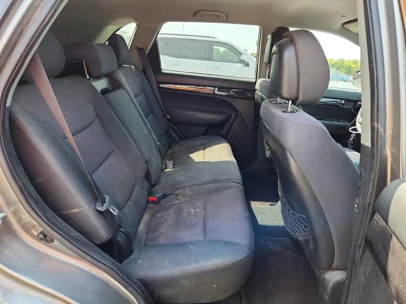 2011 KIA SORENTO LX  