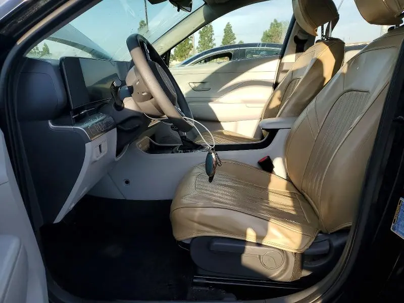 2024 HYUNDAI KONA SE  