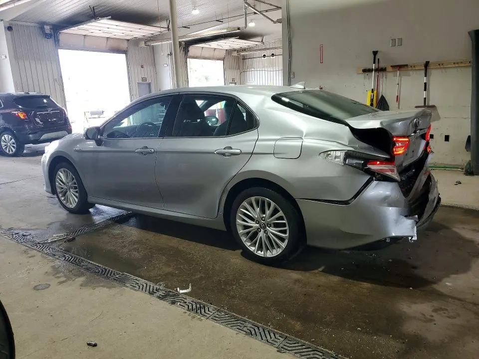 2020 TOYOTA CAMRY XLE  