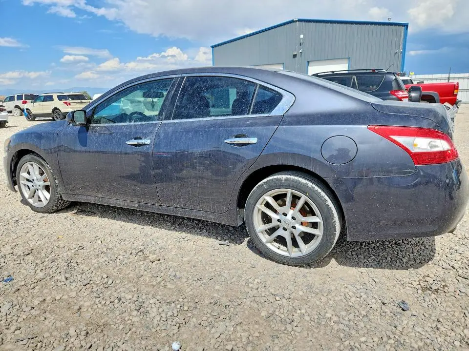 2010 NISSAN MAXIMA S  