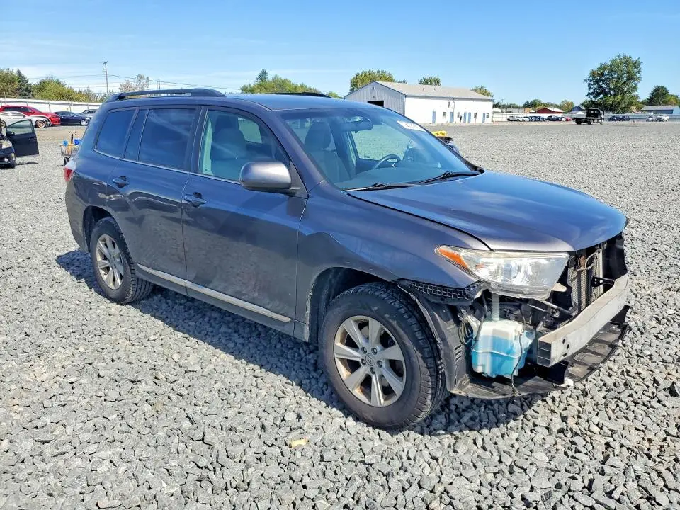 2013 TOYOTA HIGHLANDER PLUS  