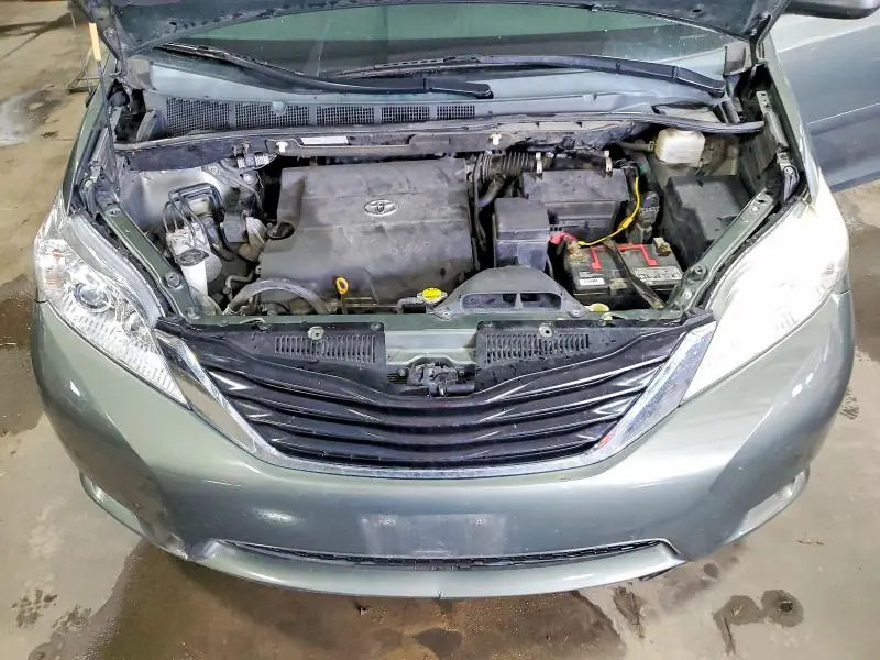 2011 TOYOTA SIENNA LE  