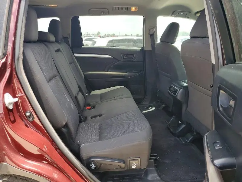 2016 TOYOTA HIGHLANDER LE  