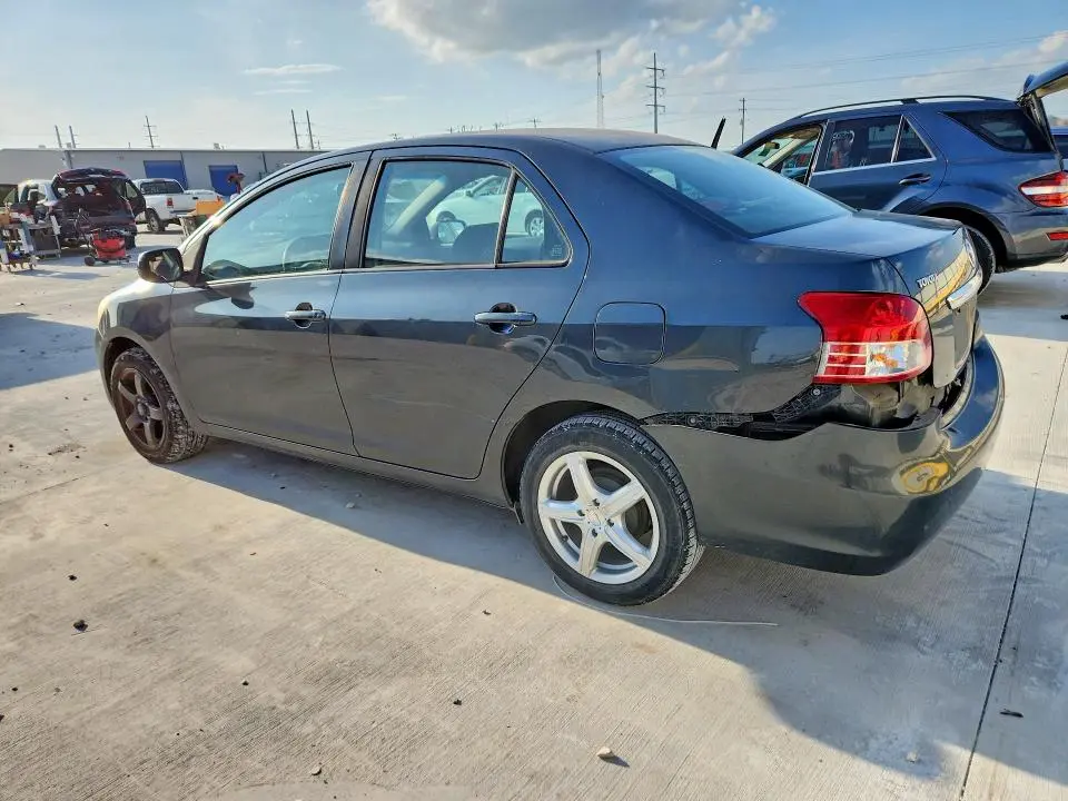 2010 TOYOTA YARIS BASE  