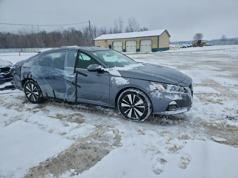 2022 NISSAN ALTIMA SV  