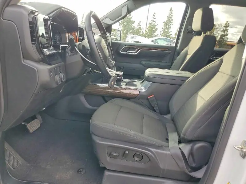 2025 CHEVROLET SILVERADO C1500 LT  