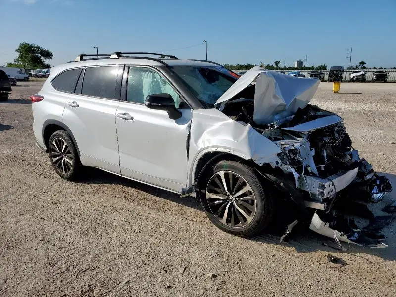 2022 TOYOTA HIGHLANDER XSE  