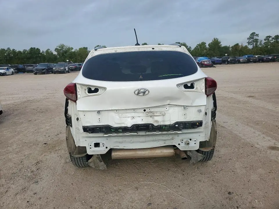 2016 HYUNDAI TUCSON SE  
