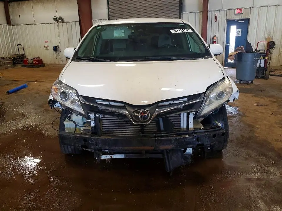 2019 TOYOTA SIENNA LE  
