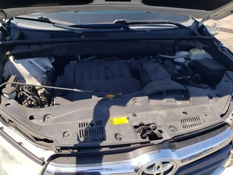 2015 TOYOTA HIGHLANDER LE  