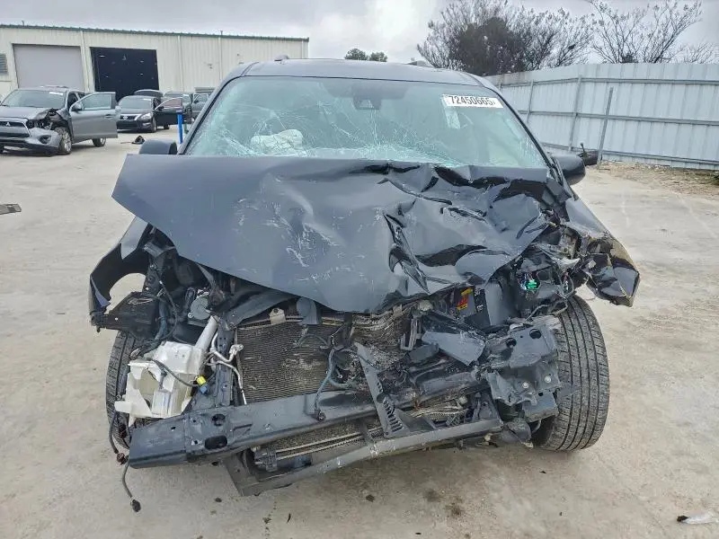 2020 TOYOTA SIENNA XLE  