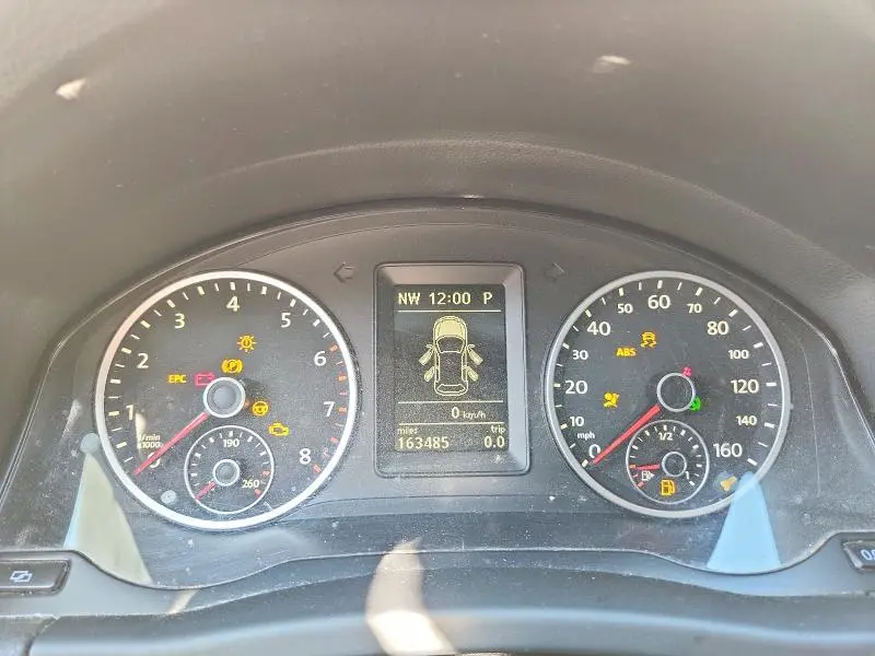 2011 VOLKSWAGEN TIGUAN S  