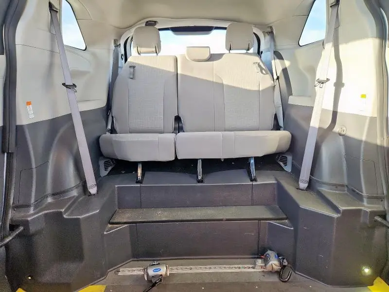 2024 TOYOTA SIENNA LE  
