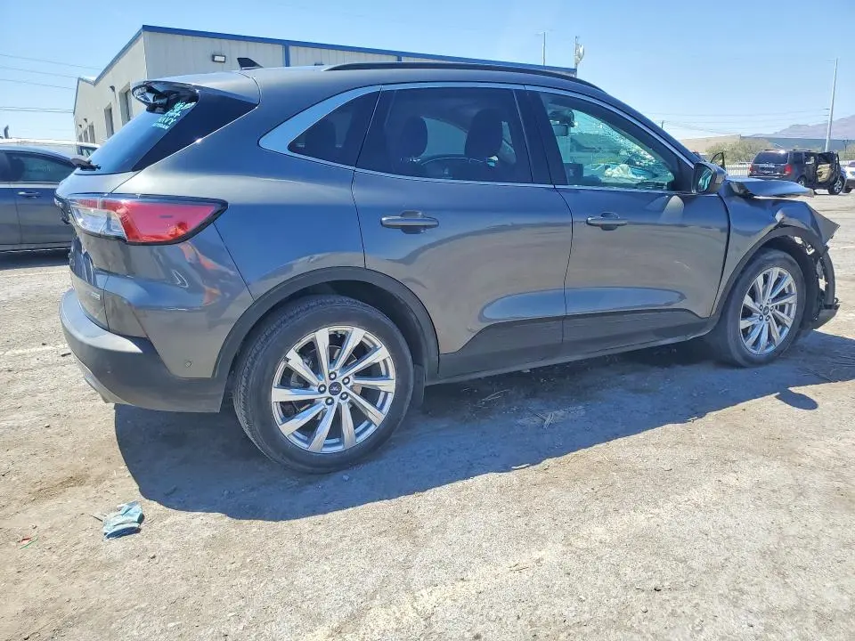 2022 FORD ESCAPE TITANIUM  
