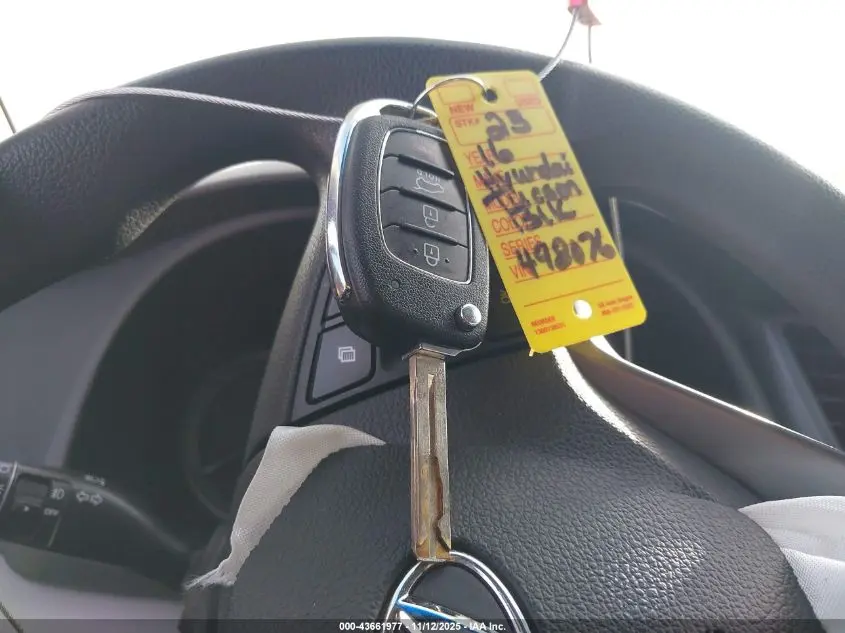 2016 HYUNDAI TUCSON SE