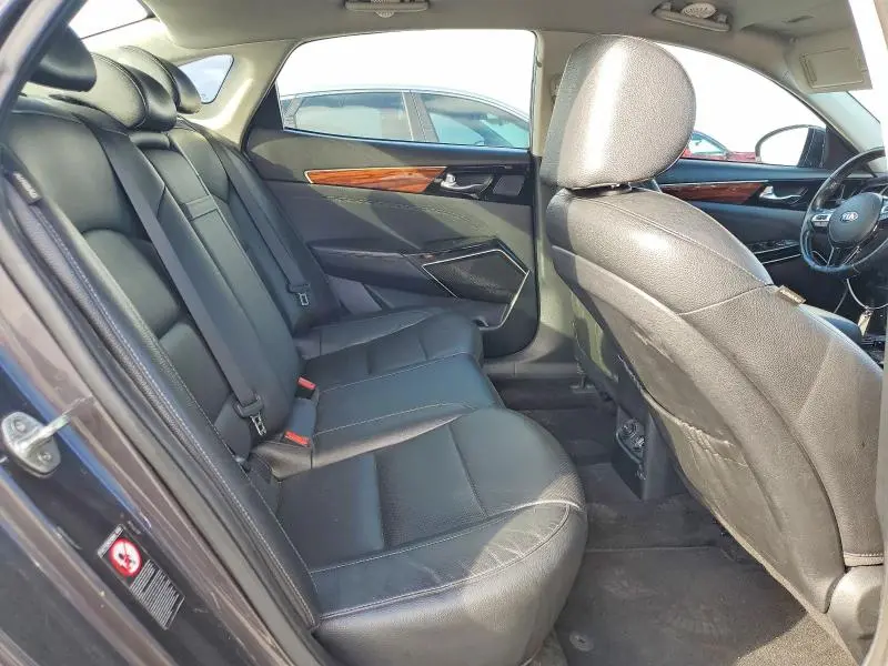 2018 KIA CADENZA PREMIUM  