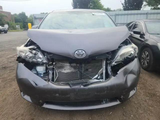 2011 TOYOTA SIENNA XLE  