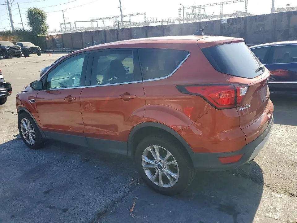 2019 FORD ESCAPE SE  