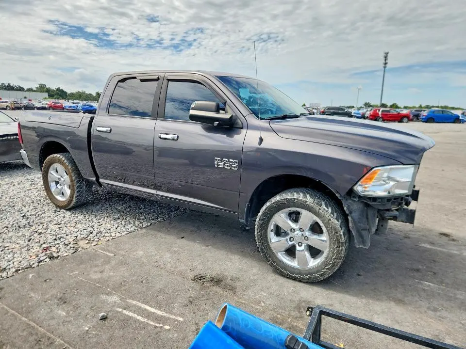 2015 RAM 1500 SLT  