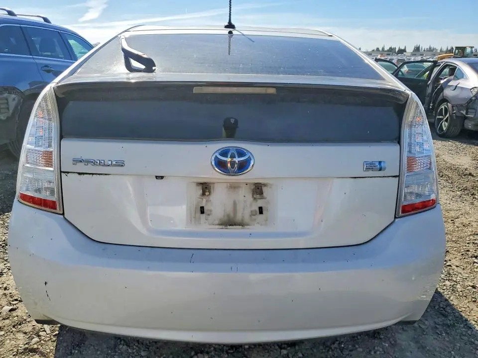 2010 TOYOTA PRIUS III  