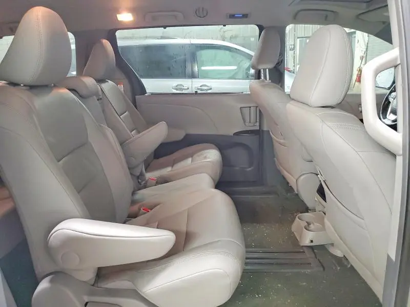 2015 TOYOTA SIENNA XLE 8-PASSENGER  