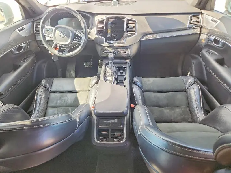 2017 VOLVO XC90 T6  