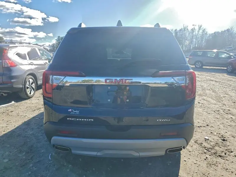 2022 GMC ACADIA SLT  