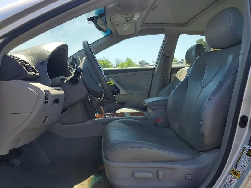 2011 TOYOTA CAMRY XLE V6  