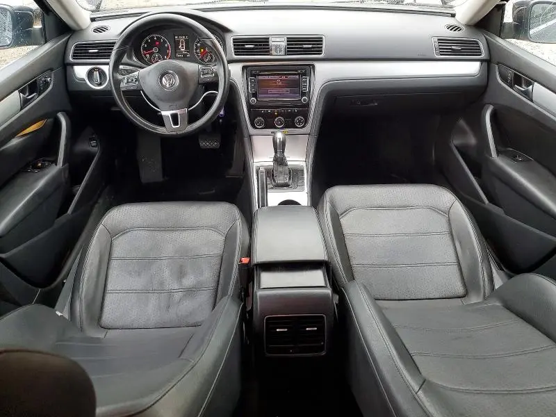 2013 VOLKSWAGEN PASSAT SE  