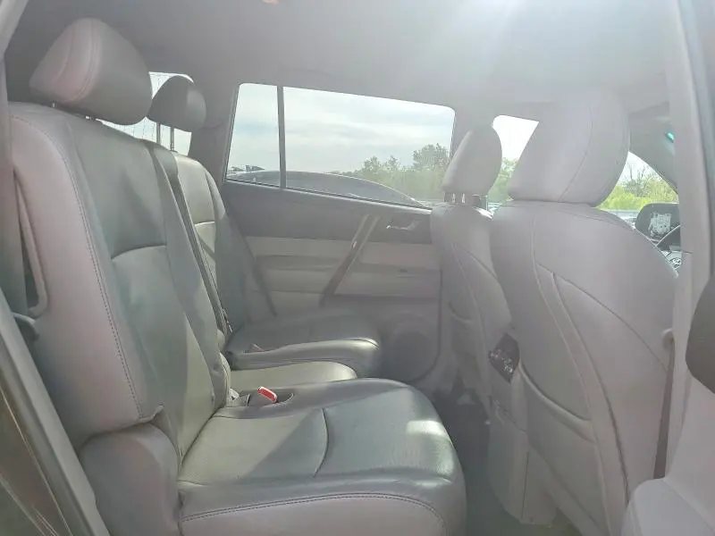2011 TOYOTA HIGHLANDER LIMITED  