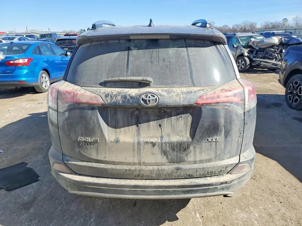 2018 TOYOTA RAV4 XLE  