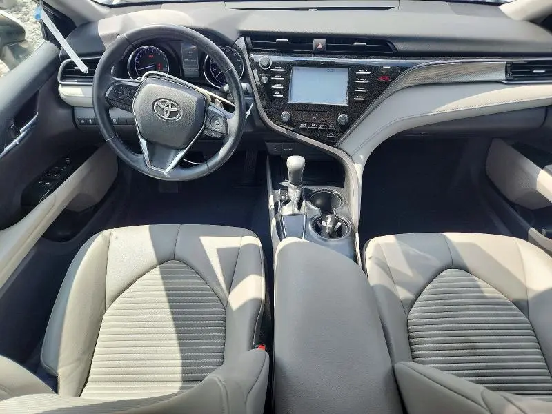 2019 TOYOTA CAMRY SE  