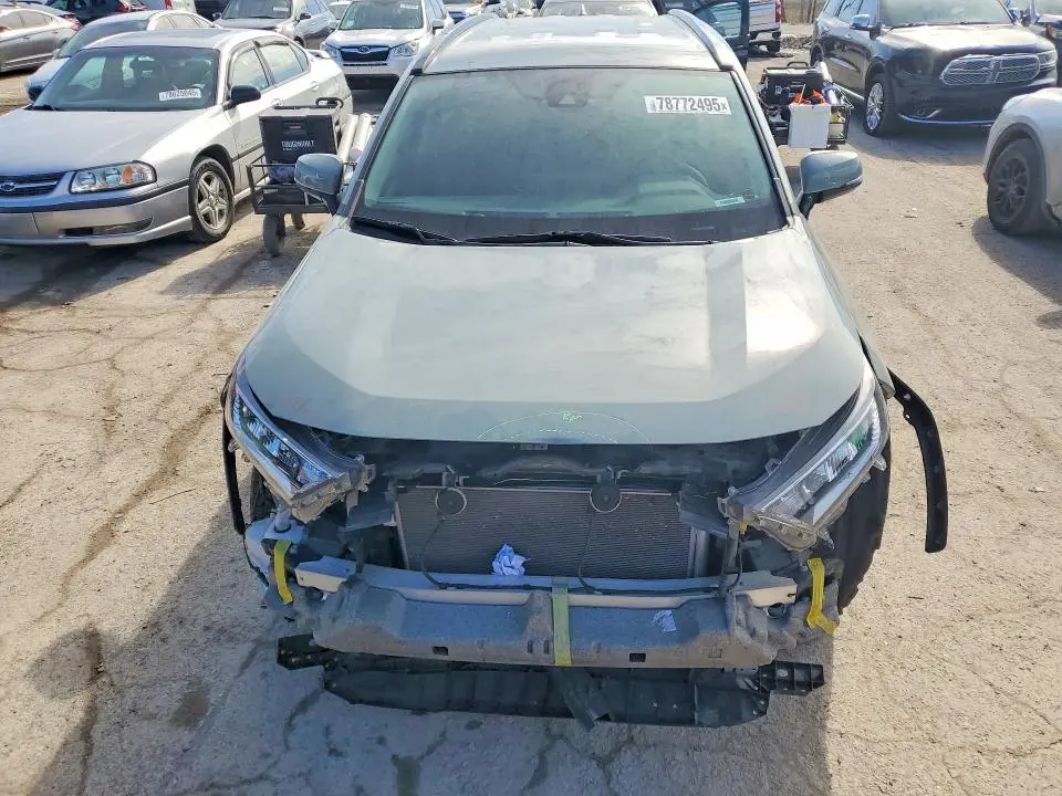 2021 TOYOTA RAV4 XLE  