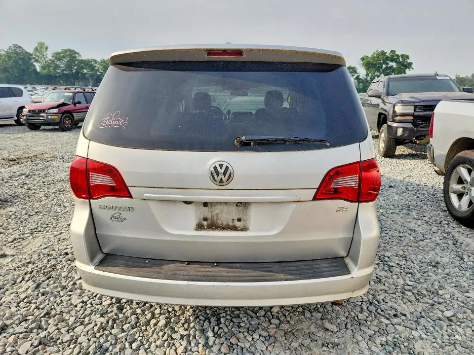 2010 VOLKSWAGEN ROUTAN SE  