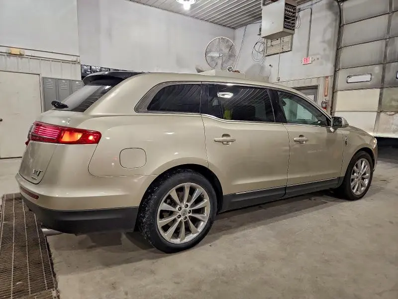 2010 LINCOLN MKT   