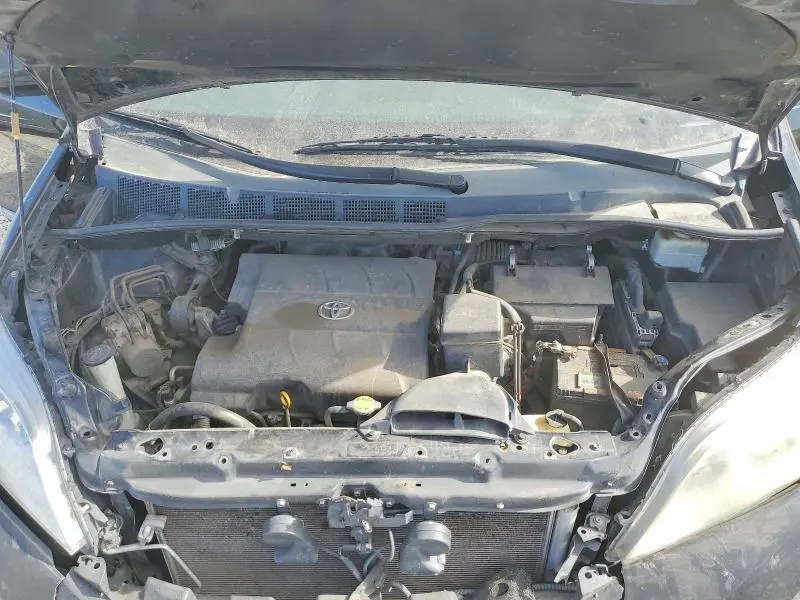 2011 TOYOTA SIENNA XLE  