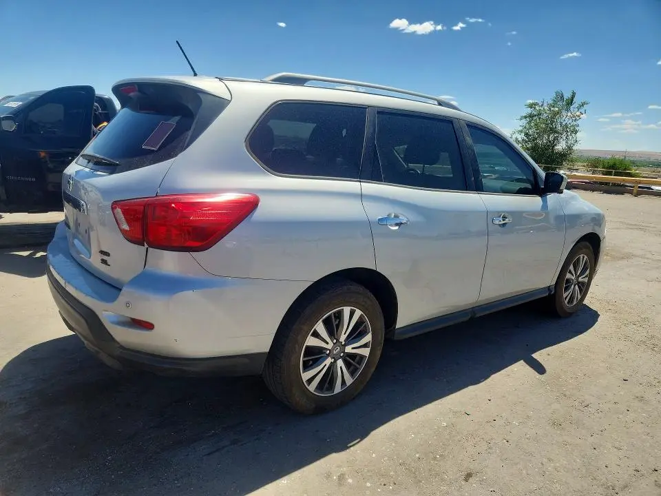 2017 NISSAN PATHFINDER SL  