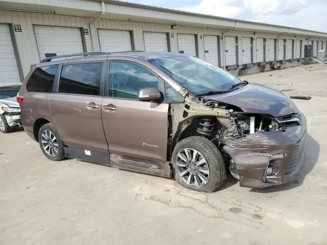 2019 TOYOTA SIENNA XLE  