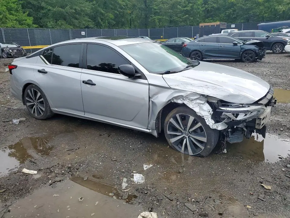 2019 NISSAN ALTIMA SR  