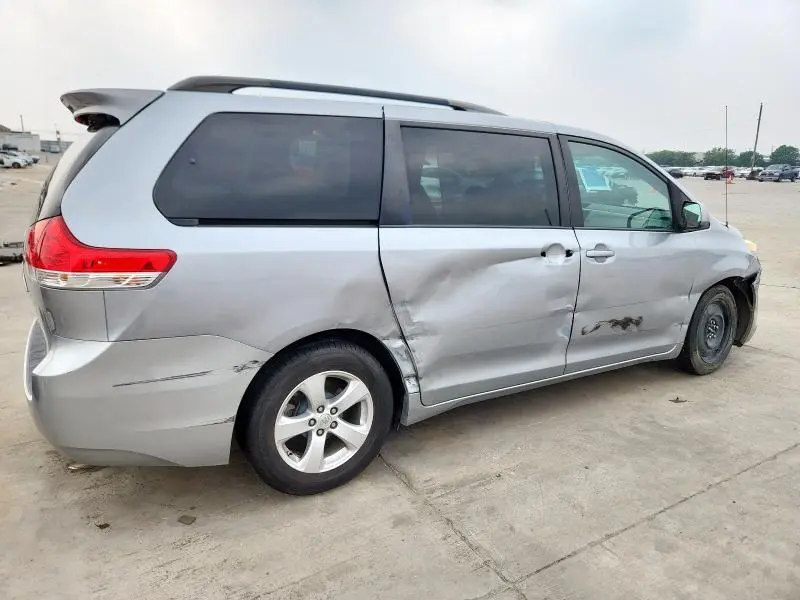 2014 TOYOTA SIENNA LE  