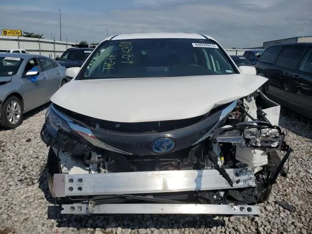 2022 TOYOTA SIENNA LE  