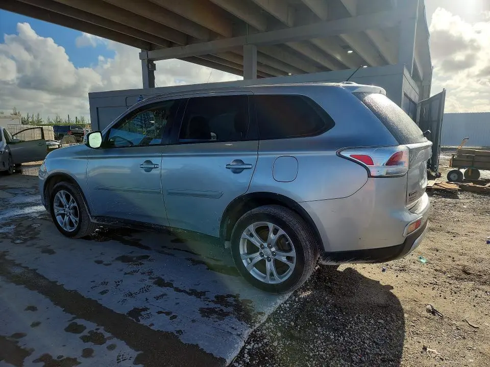 2015 MITSUBISHI OUTLANDER SE  
