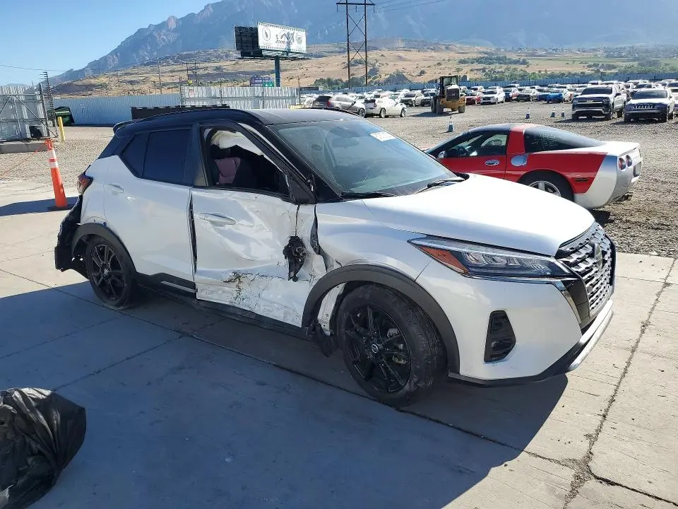 2021 NISSAN KICKS SR  