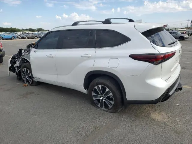 2024 TOYOTA HIGHLANDER LE  