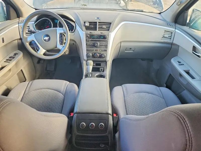 2010 CHEVROLET TRAVERSE LT  
