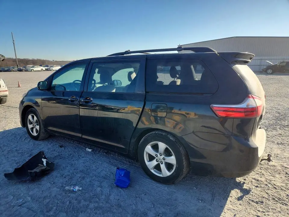 2015 TOYOTA SIENNA LE  