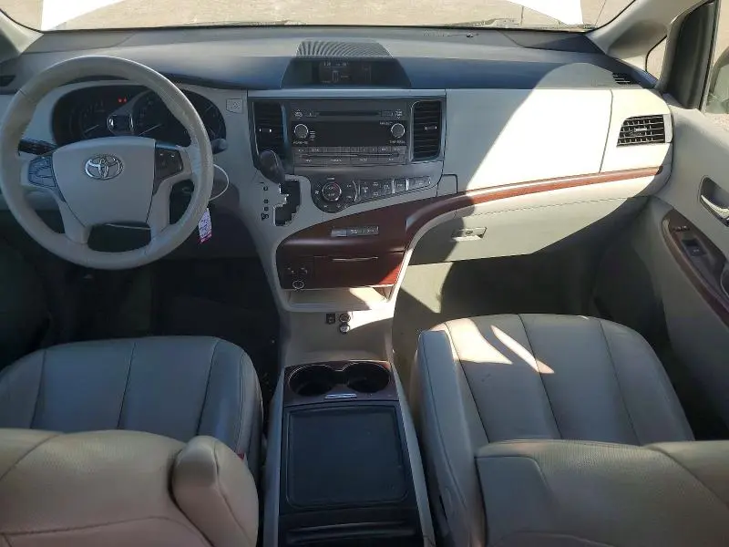 2014 TOYOTA SIENNA XLE 8-PASSENGER  