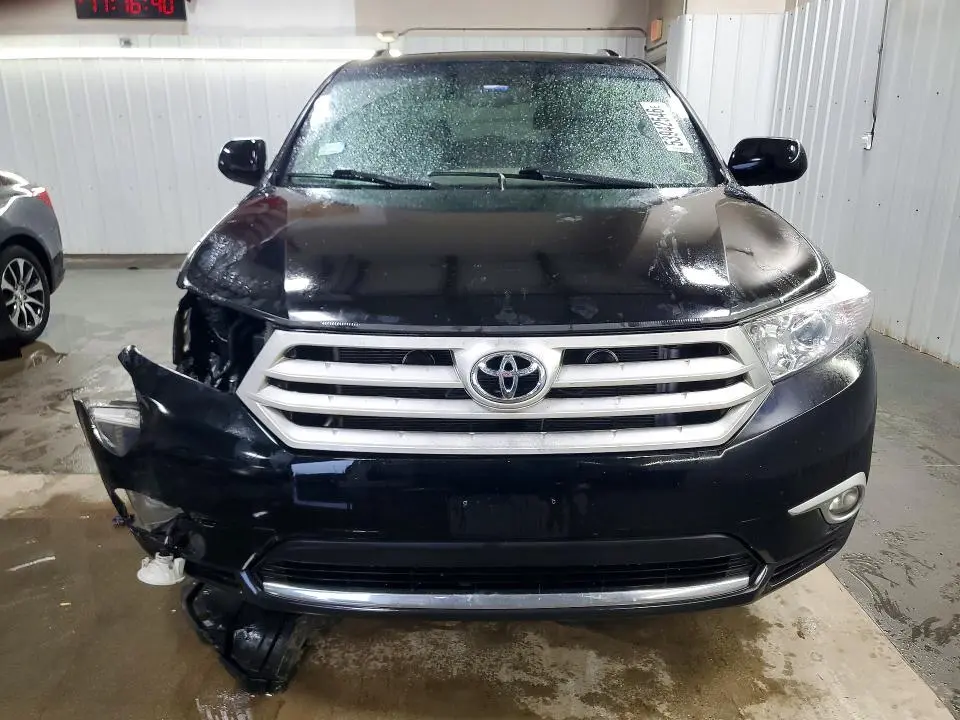 2012 TOYOTA HIGHLANDER SE  