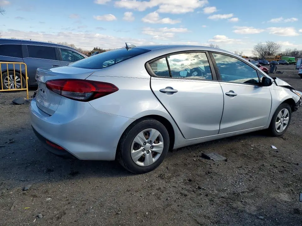 2017 KIA FORTE LX  